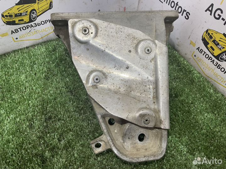 Опора двигателя правая N43B20 E60,E90,E81