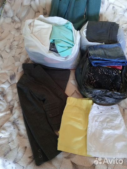 Три больших пакета женских вещей 42-44