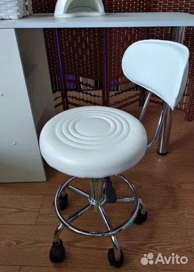 Стул для мастера педикюра, косметолога