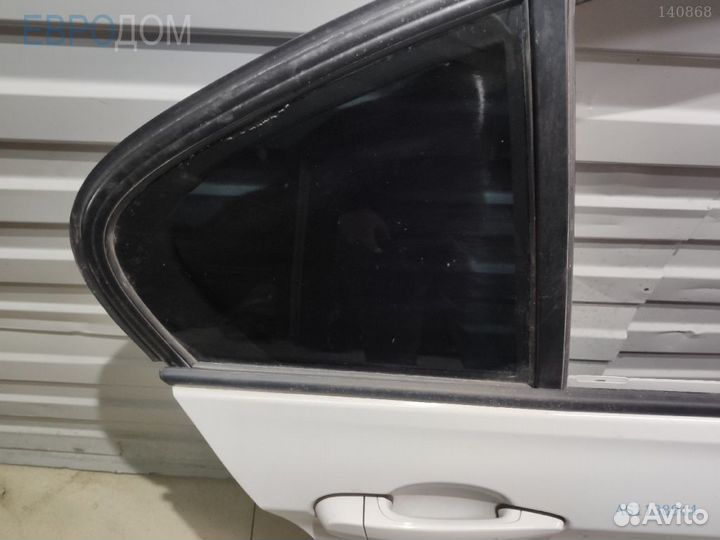 Форточка правая на BMW F30 s1138944