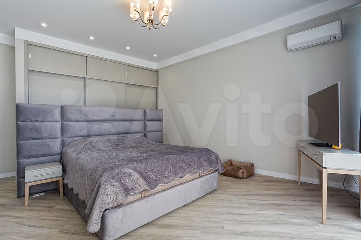 3-к. квартира, 306 м², 8/8 эт.