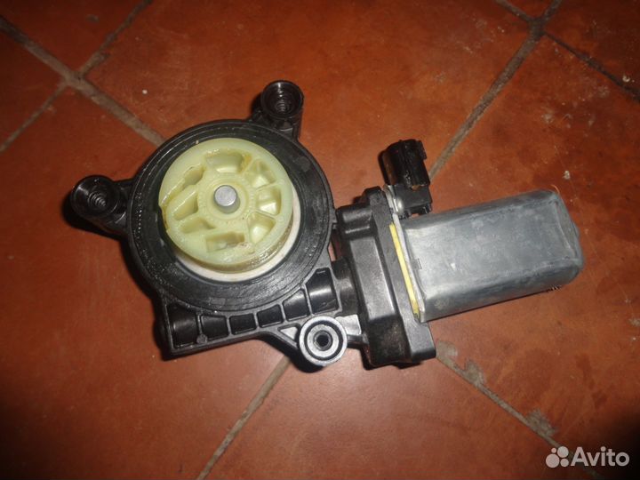 Двигатель стеклоподъёмника Renault передний правый