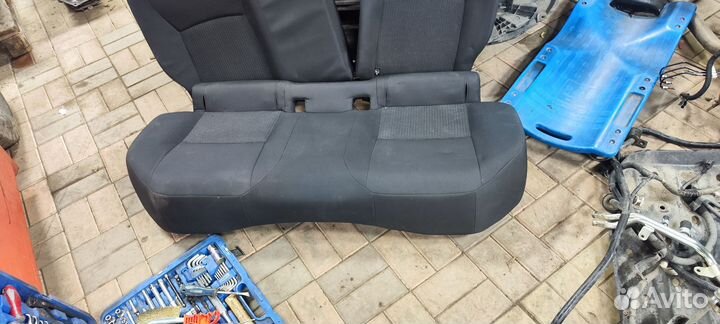 Задние сиденья Toyota C-HR