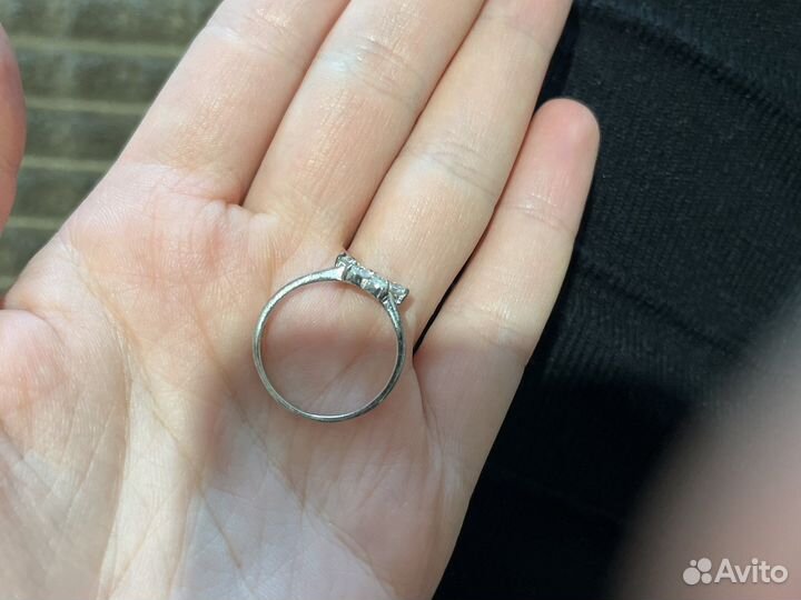 Серебряное кольцо с фианитом