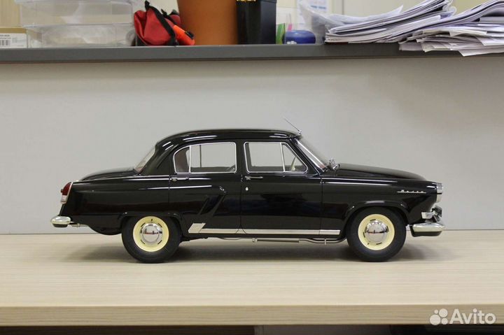 Модель автомобиля газ-21 Волга в масштабе 1/8