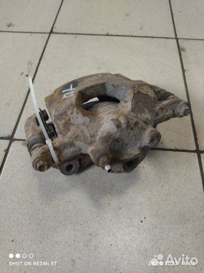 Суппорт тормозной передний левый Opel Astra J