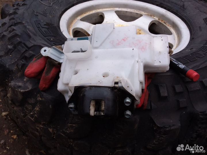 Замок багажника Nissan Patrol Y62 Infiniti QX56