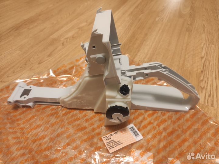 Корпус топливного бака для бензопилы Stihl MS 440