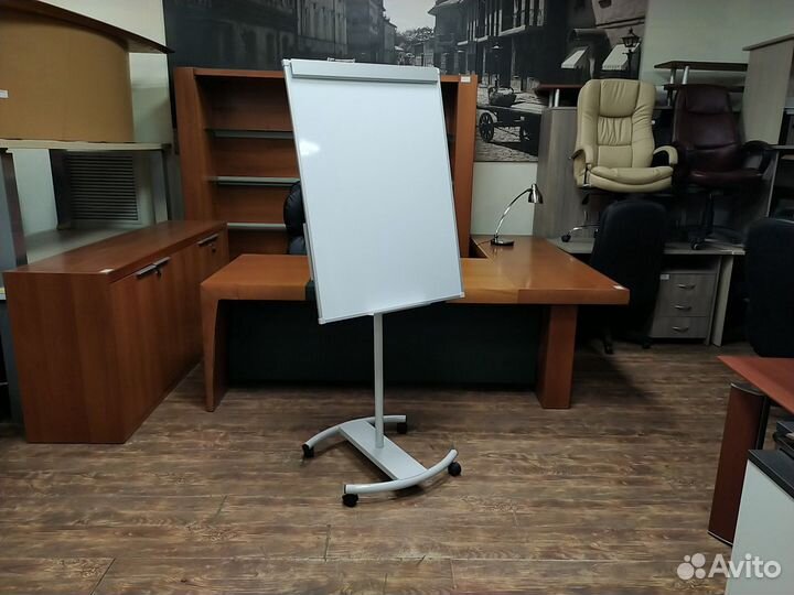 Флипчарт б/у 71х100 на колёсах 19191-бел