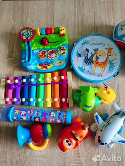 Развивающие игрушки для малышей пакетом