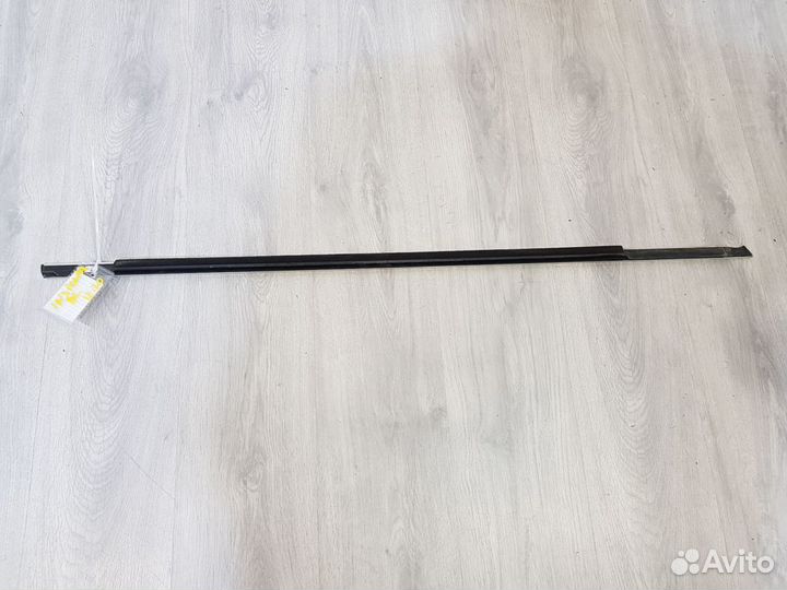 Молдинг стекла передней левой двери Opel Insignia