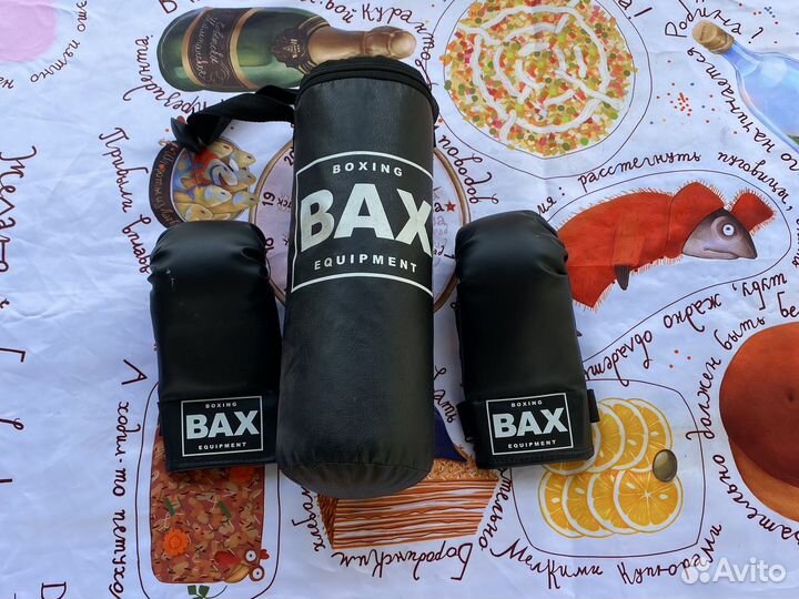 Боксерские перчатки и груша Boxing Bax Equipment