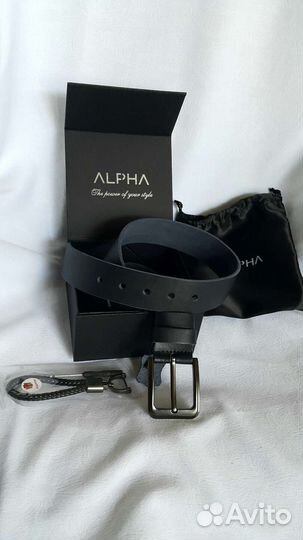 Мужской кожаный ремень черный