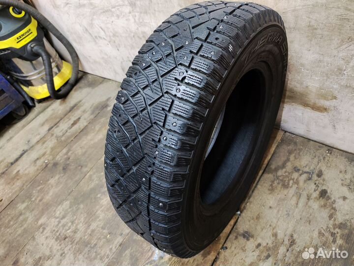 Nitto Therma Spike 215/70 R16