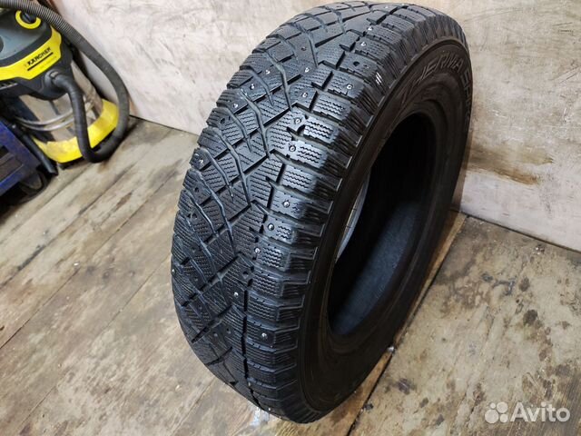 Nitto Therma Spike 215/70 R16