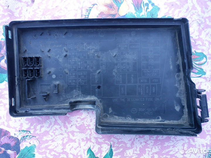 Крышка блока предохранителей Мазда 3