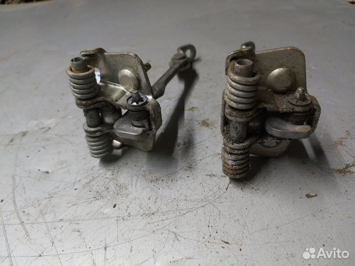 Ограничитель двери Renault Logan