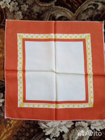 Салфетки (39 см х 39 см) в количестве 7 шт