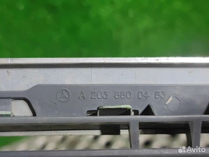 Решетка радиатора Mercedes C W203 2003