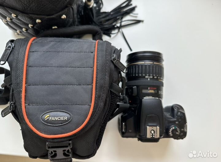 Зеркальный фотоаппарат Canon 1000D