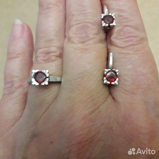 Комплект серебро серьги и кольцо 925 с гранатом