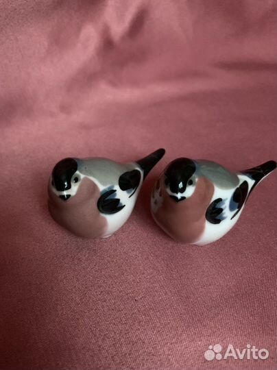 Статуэтки снегири, собака, штофы