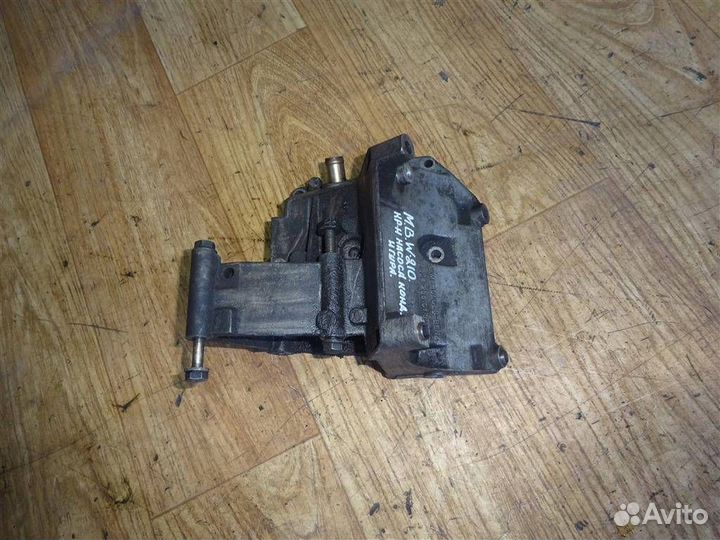 Кронштейн компрессора кондиционера Mercedes Benz