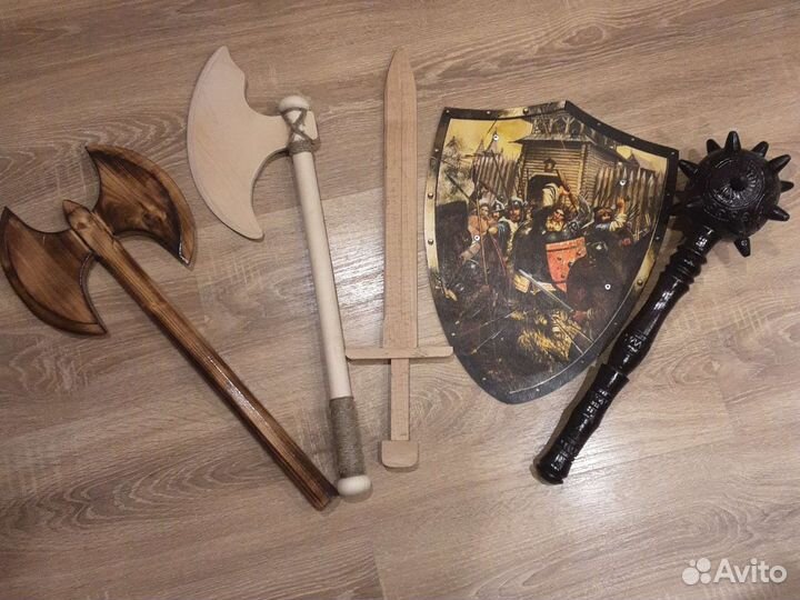 Щит, меч, топорик