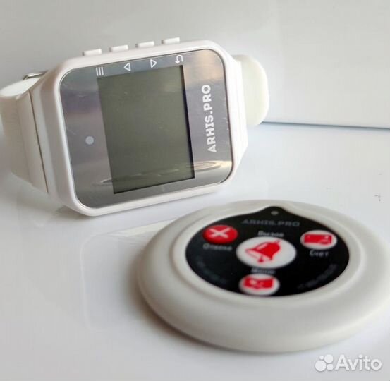 Комплекты вызова персонала: кнопка вызова и часы