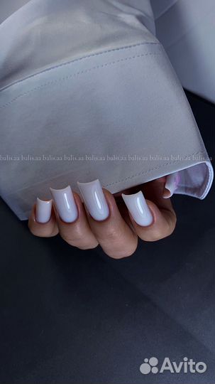 Модель на маникюр