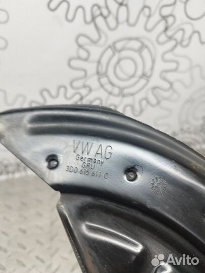 Пыльник тормозного диска задний левый Volkswagen