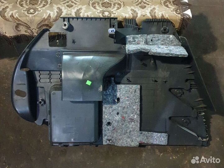 Обшивка багажника правая пежо 3008