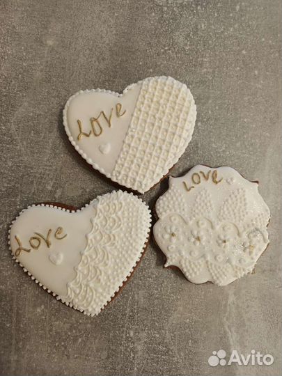 Пряники, леденцы на палочке, безе