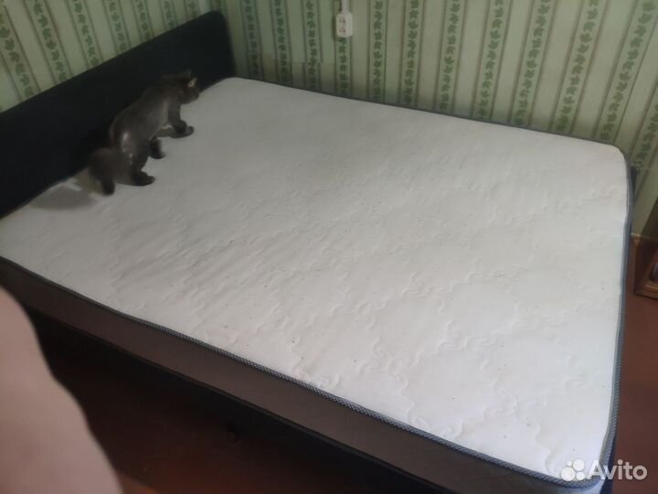 Кровать двуспальная 160х200 с матрасом бу