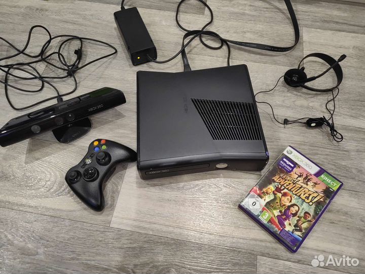 Xbox 360 Slim (2011 ) с кинектом