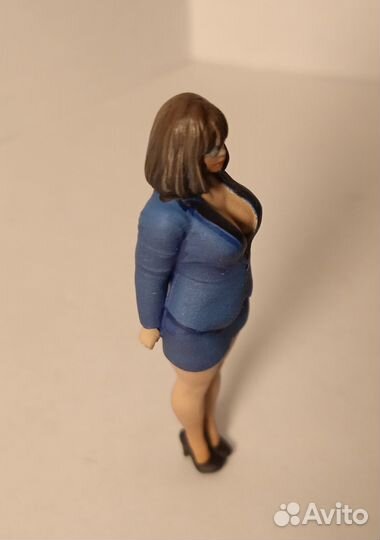 Фигурка девушка ню секретарша пин ап 1/43