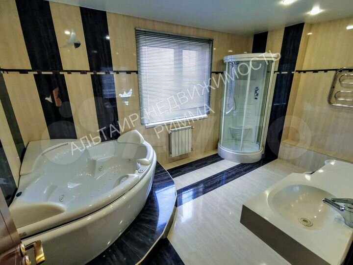 4-к. квартира, 155 м², 9/10 эт.