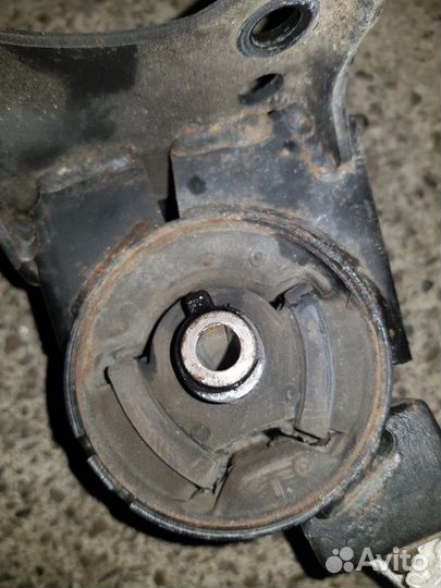 Подушка АКПП Nissan X-Trail T30 QR20DE 2003