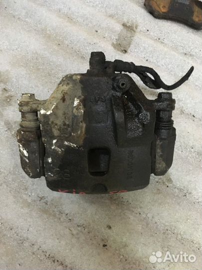 Суппорт передний левый