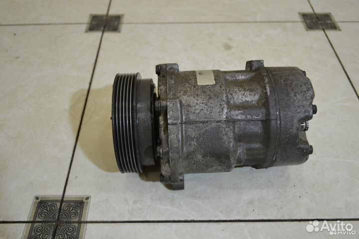 Компрессор кондиционера VW Passat B3