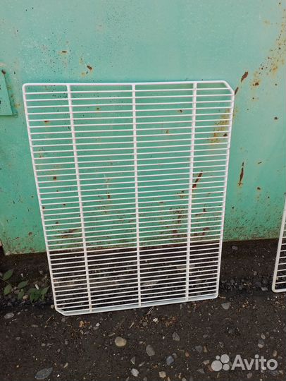 Полки для большого холодильника с напитками