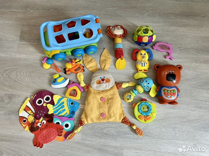 Развивающие игрушки для малышей пакетом