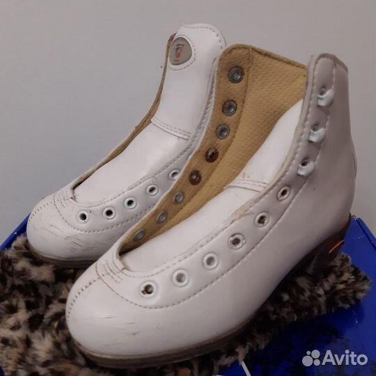 Коньки фигурные riedell