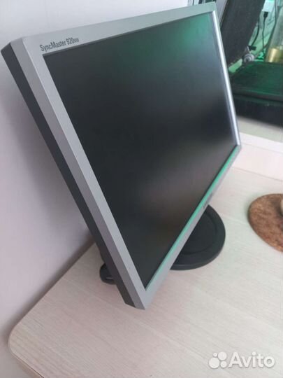 Монитор ЖК 19 бу