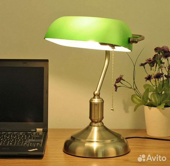Настольная лампа Банкир с зелёным плафоном