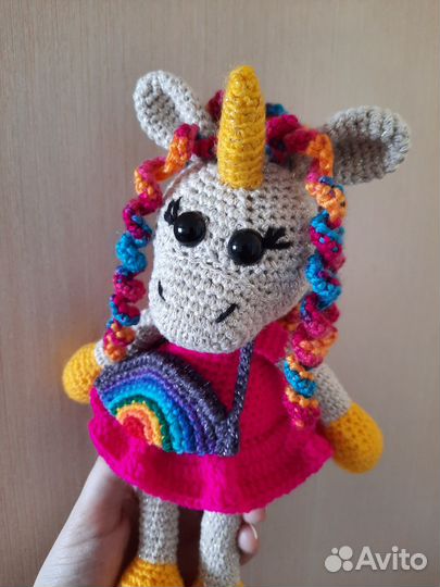 Вязаная игрушка единорожка из хлопка с люрексом