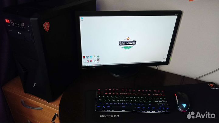 Игровой компьютер с монитором клавиатура и мышь
