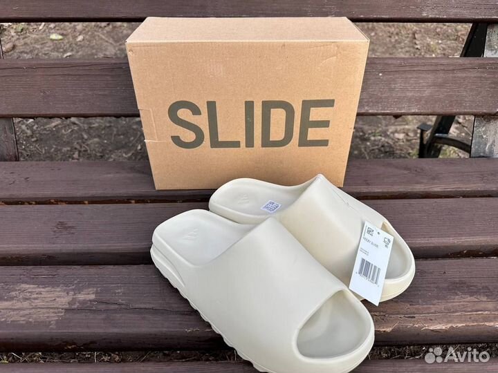 Тапочки yeezy slide летние Черные / Белые