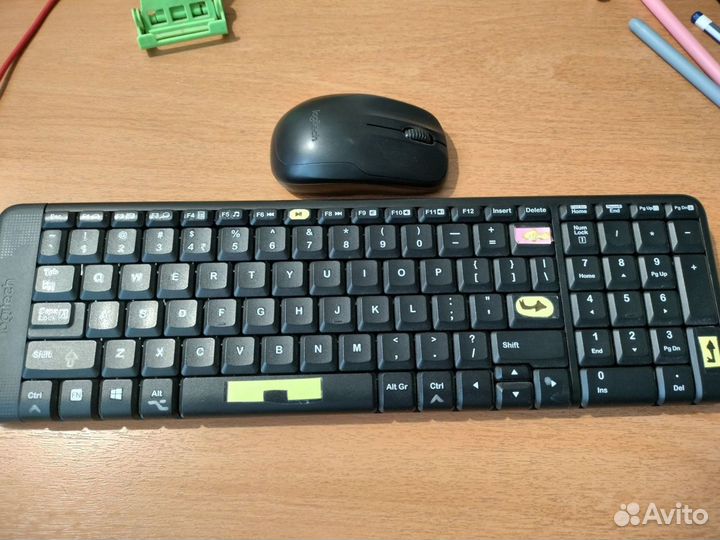 Клавиатуру и мышь logitech k220