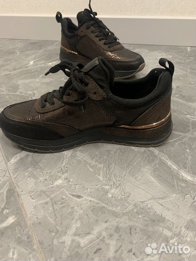 Кроссовки женские 37 размер бу